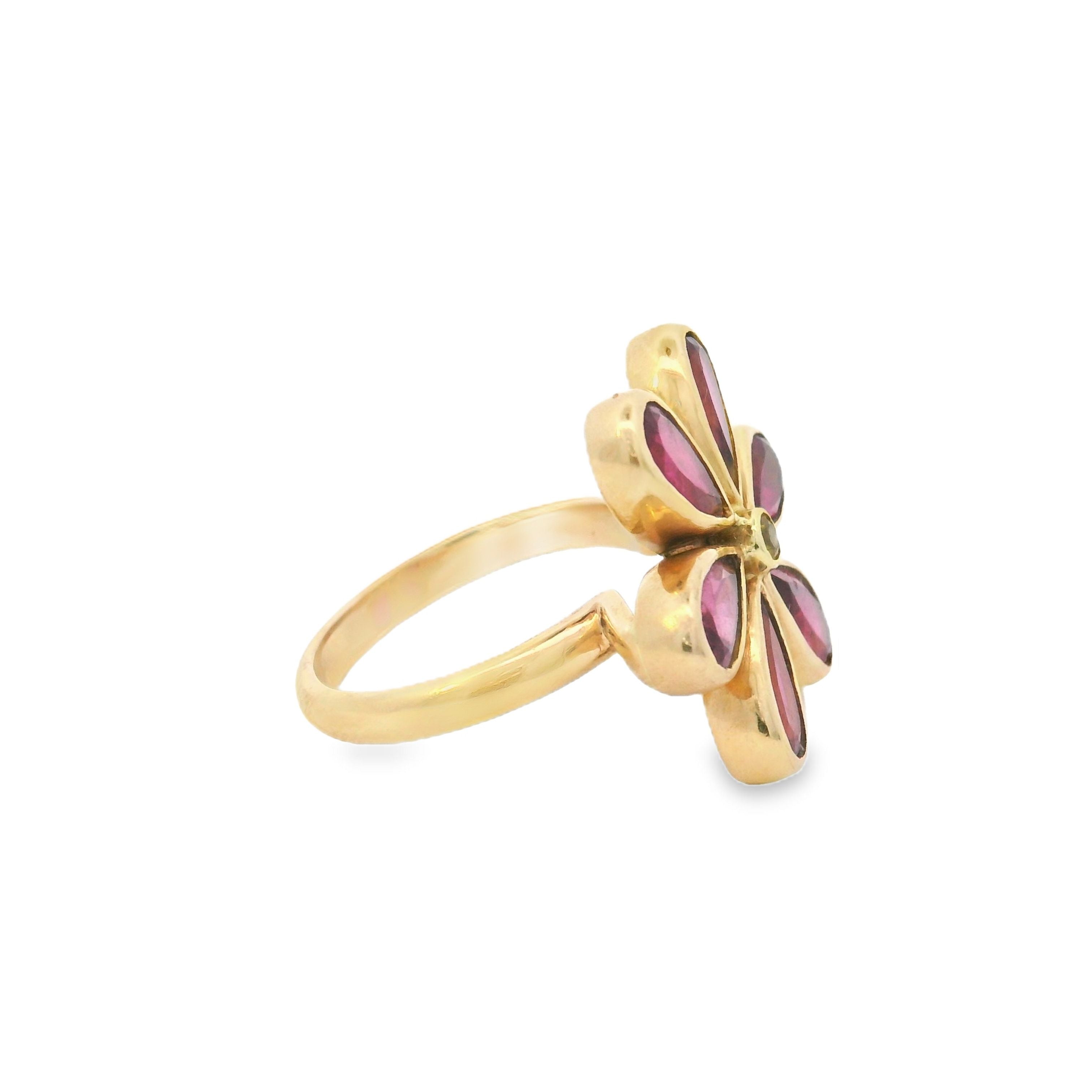 Anillo de oro de 18 quilates con flor de turmalina rosa