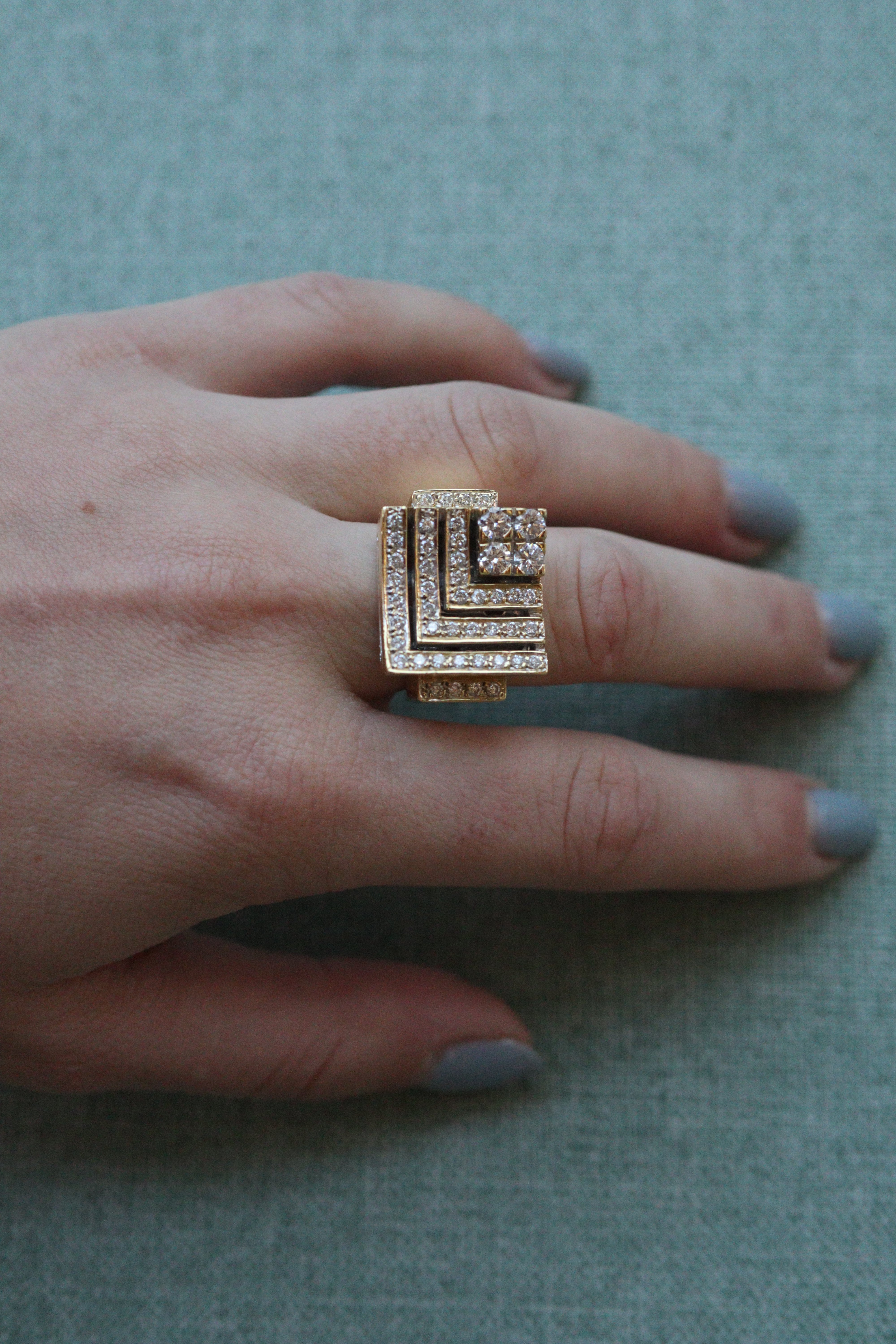 Geometrischer Vintage-Ring aus 18 Karat Gold mit 2 Karat Diamanten