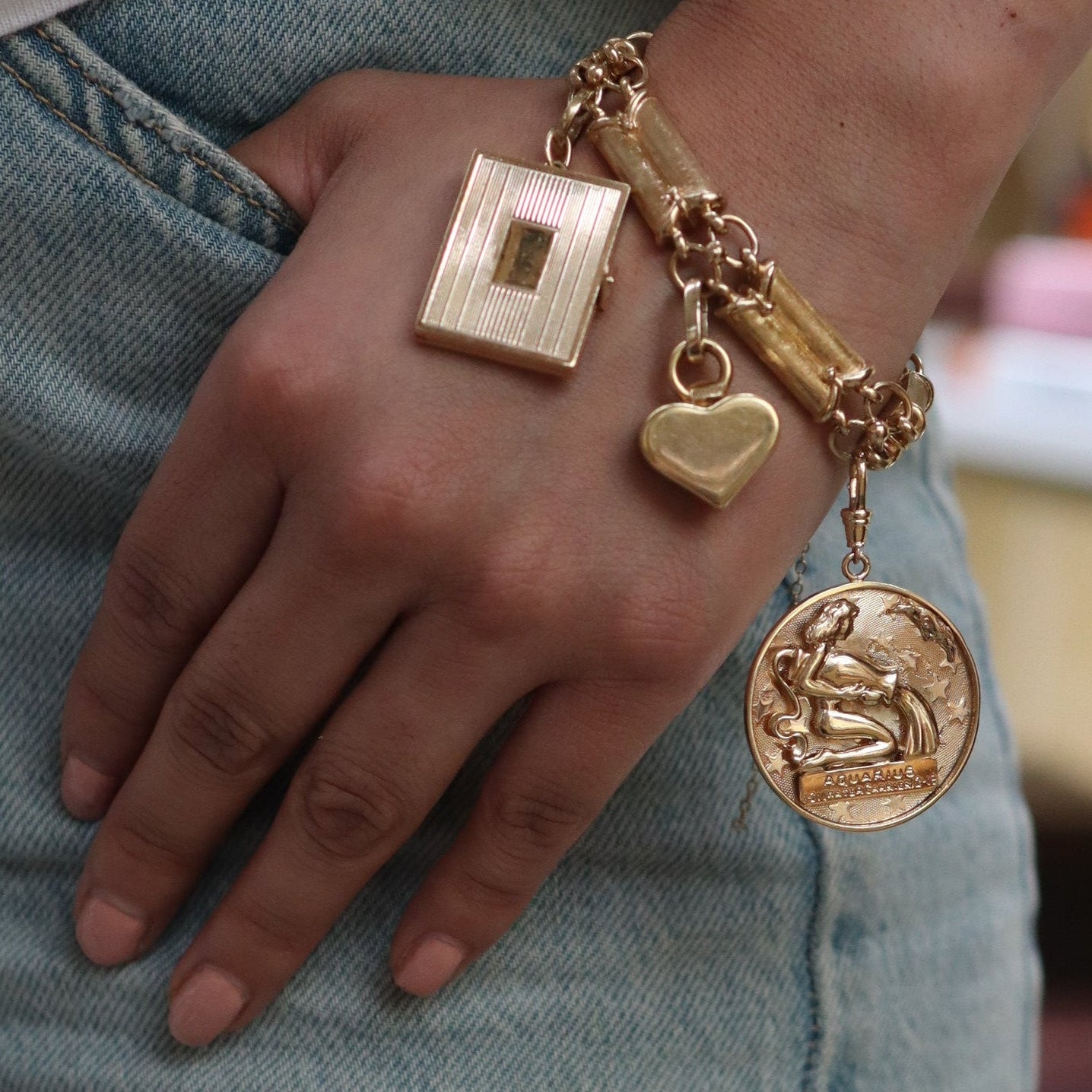 14k Gold Textured Bar Link Charm Bracelet