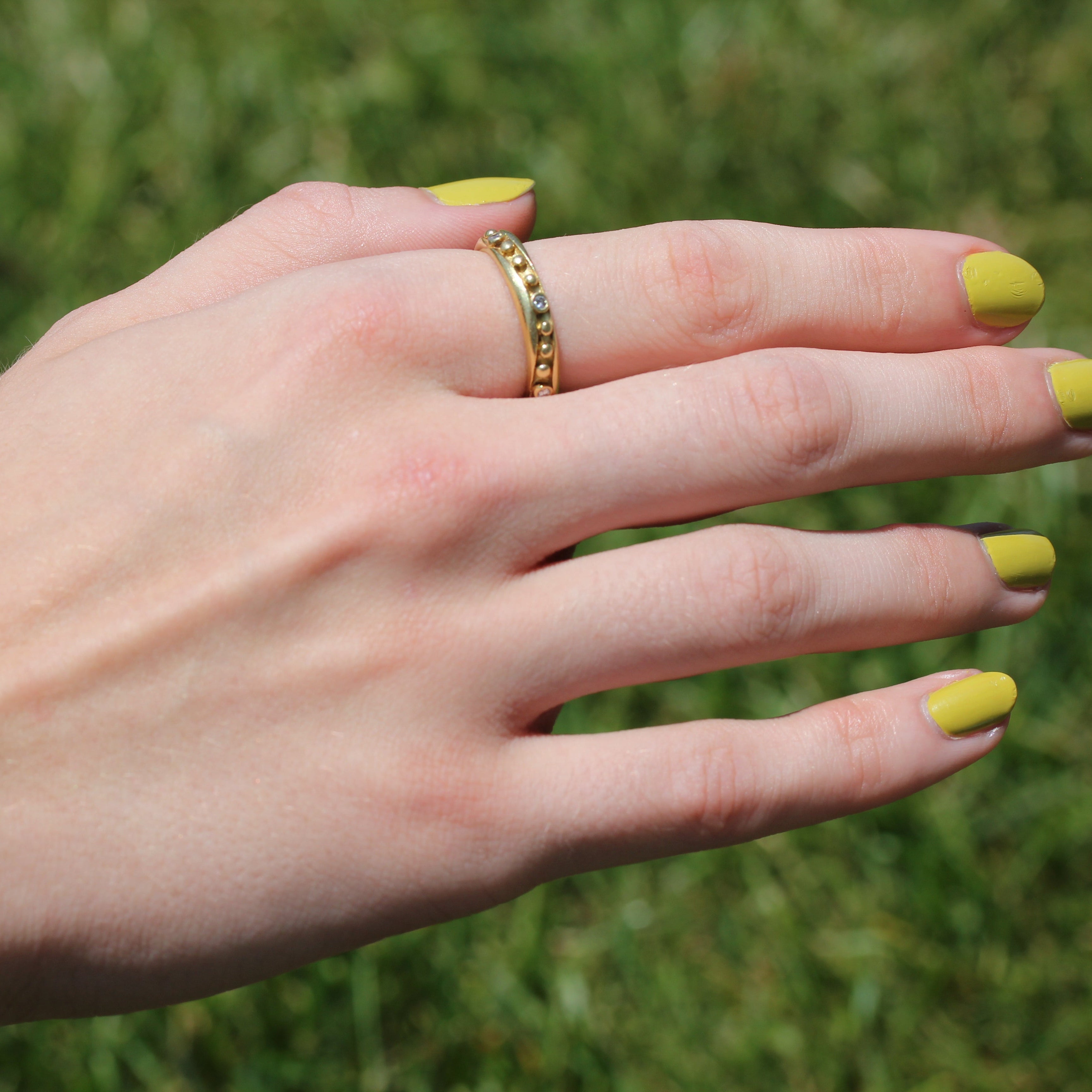 18k Yellow Gold Vintage Diamond Wave Band