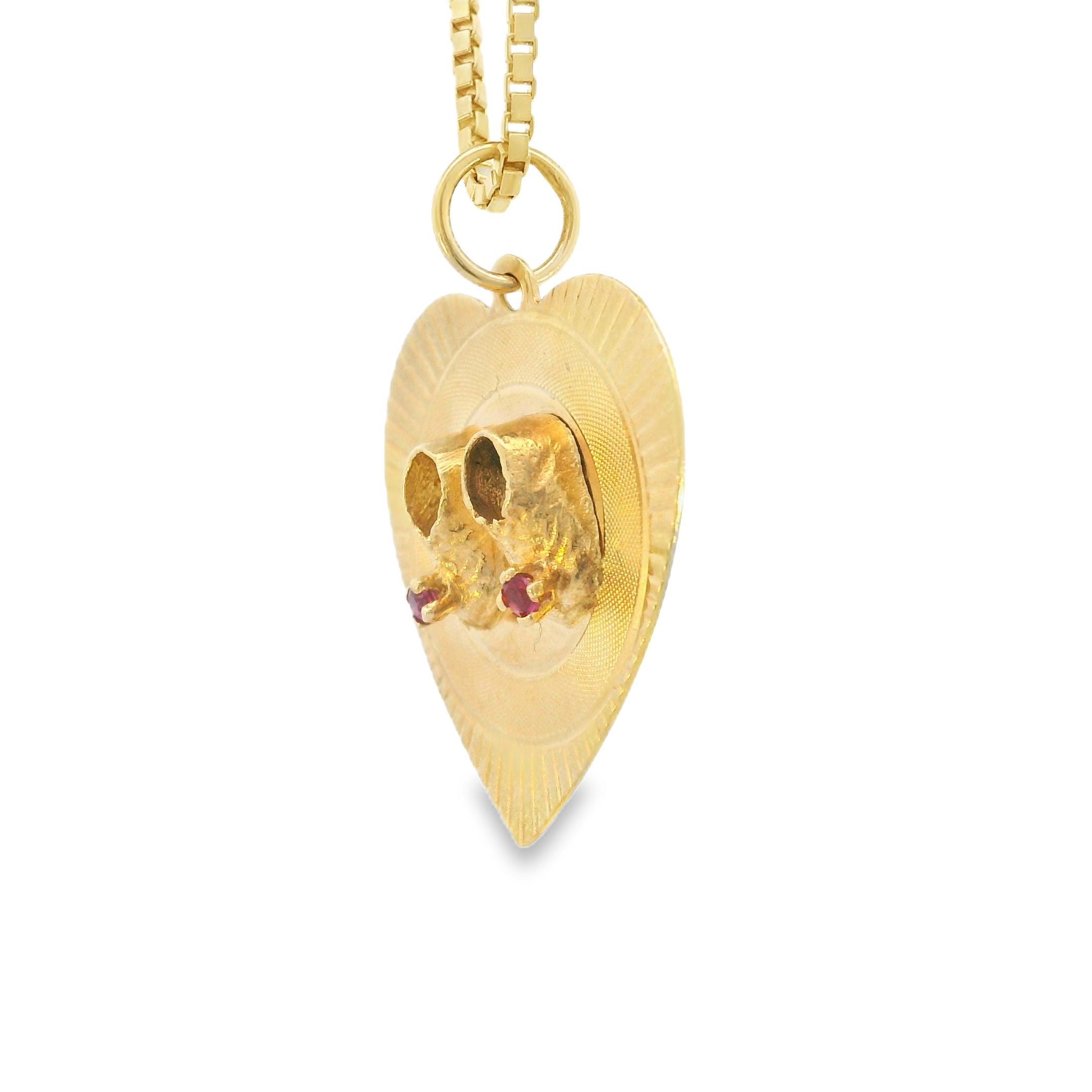 Dije vintage de oro de 14 k con forma de corazón y zapatitos de bebé rubí