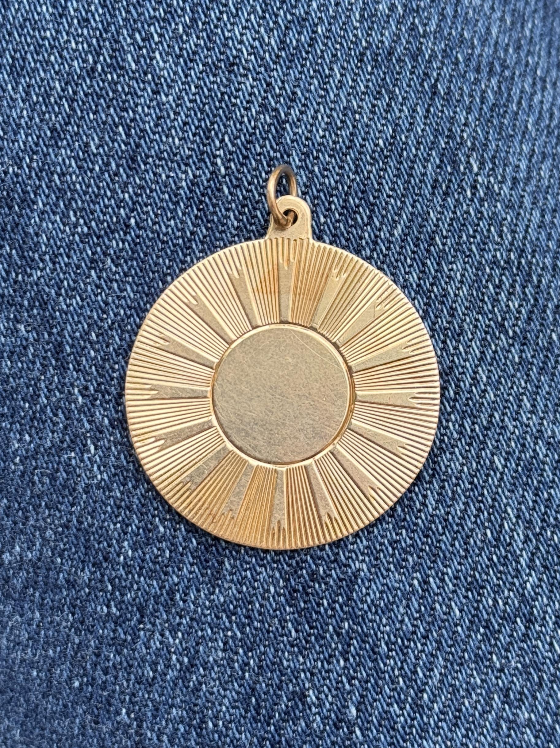 14k Yellow Gold Vintage Engine Turned Circle