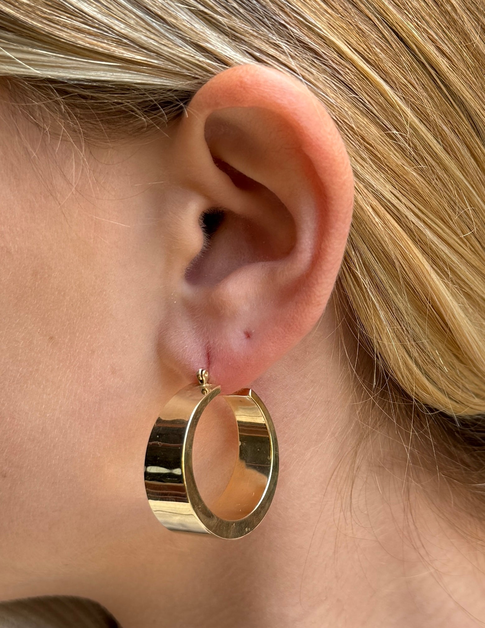 Vintage Hollow 14k Gold Hoop Earrings