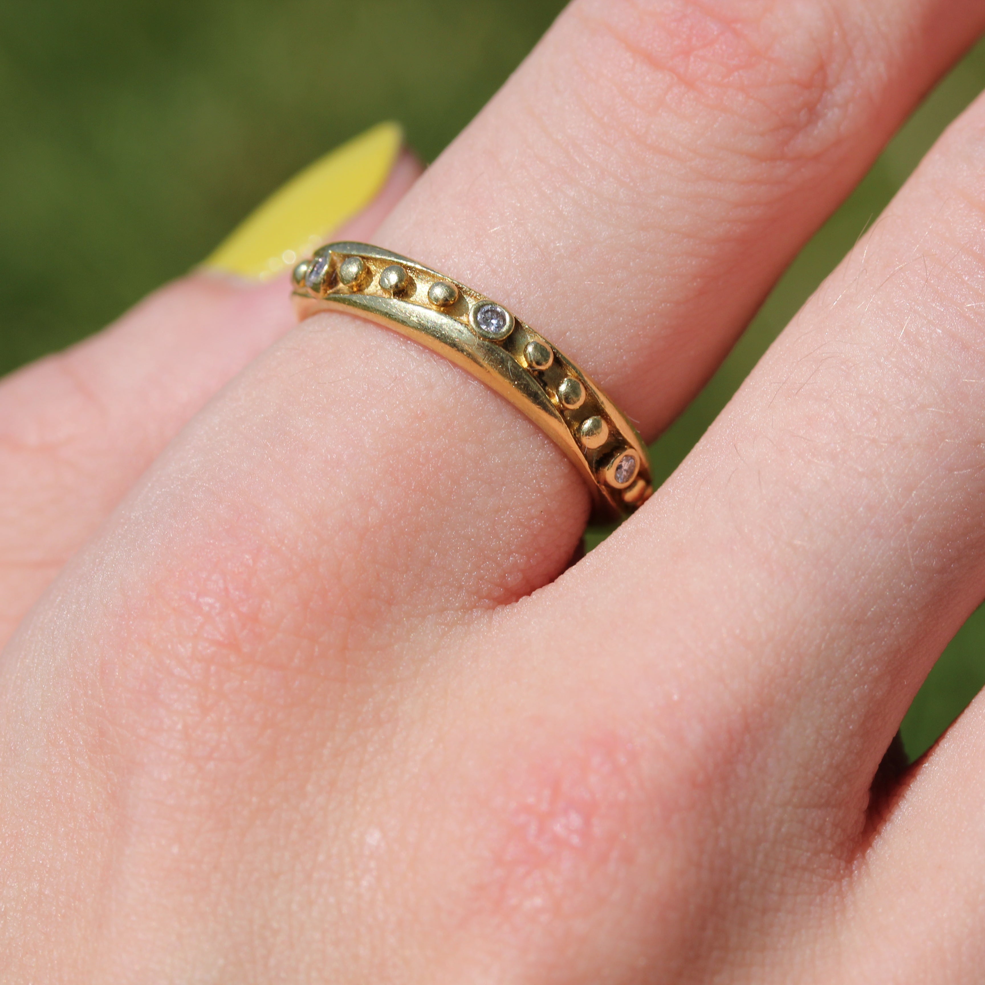 18k Yellow Gold Vintage Diamond Wave Band