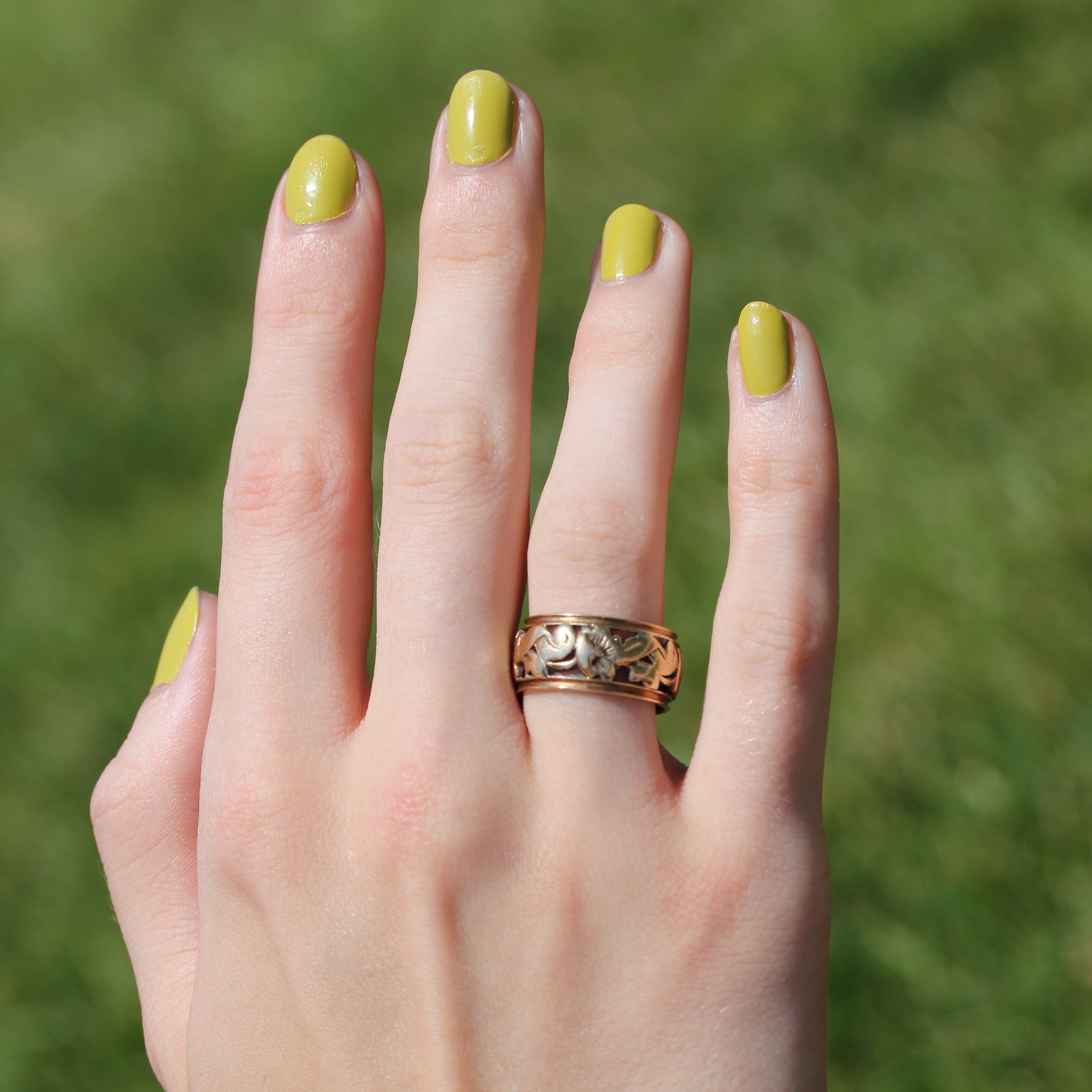 14k Yellow Gold Vintage Floral Band Ring