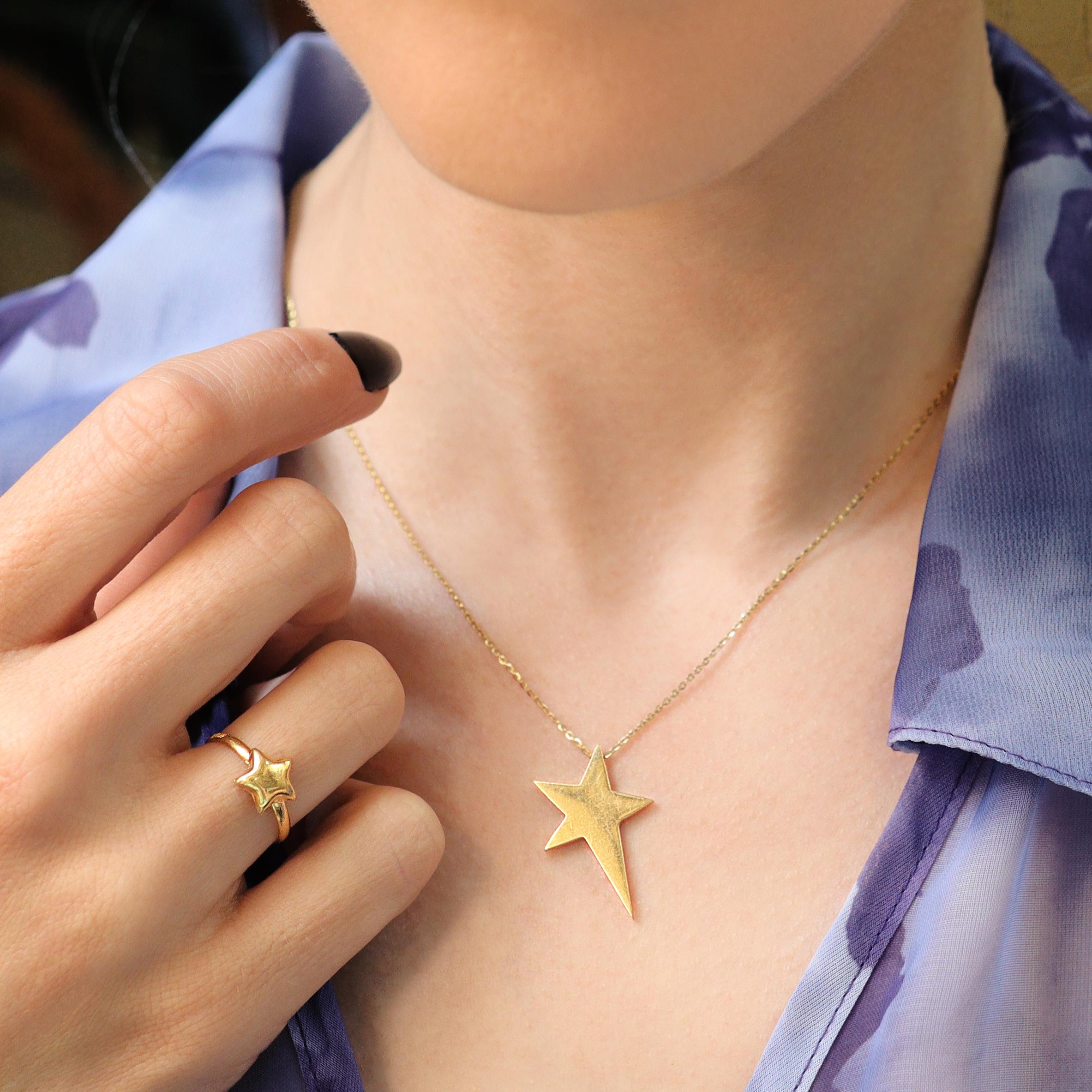 Vintage 18K Gold Star Necklace