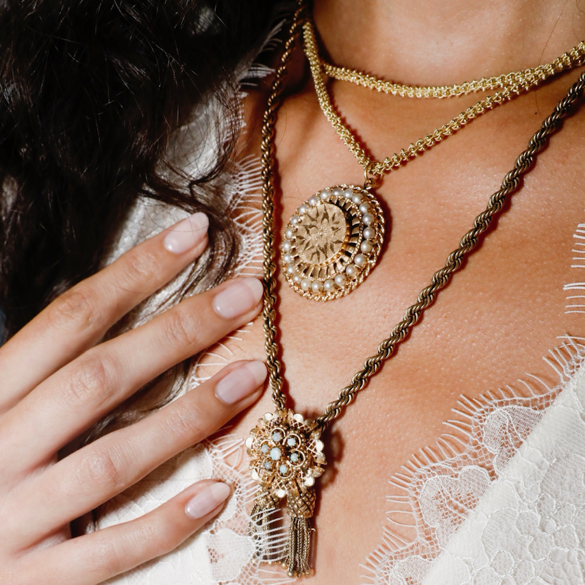 14k Yellow Gold Vintage 1950s Pearl Circular Locket