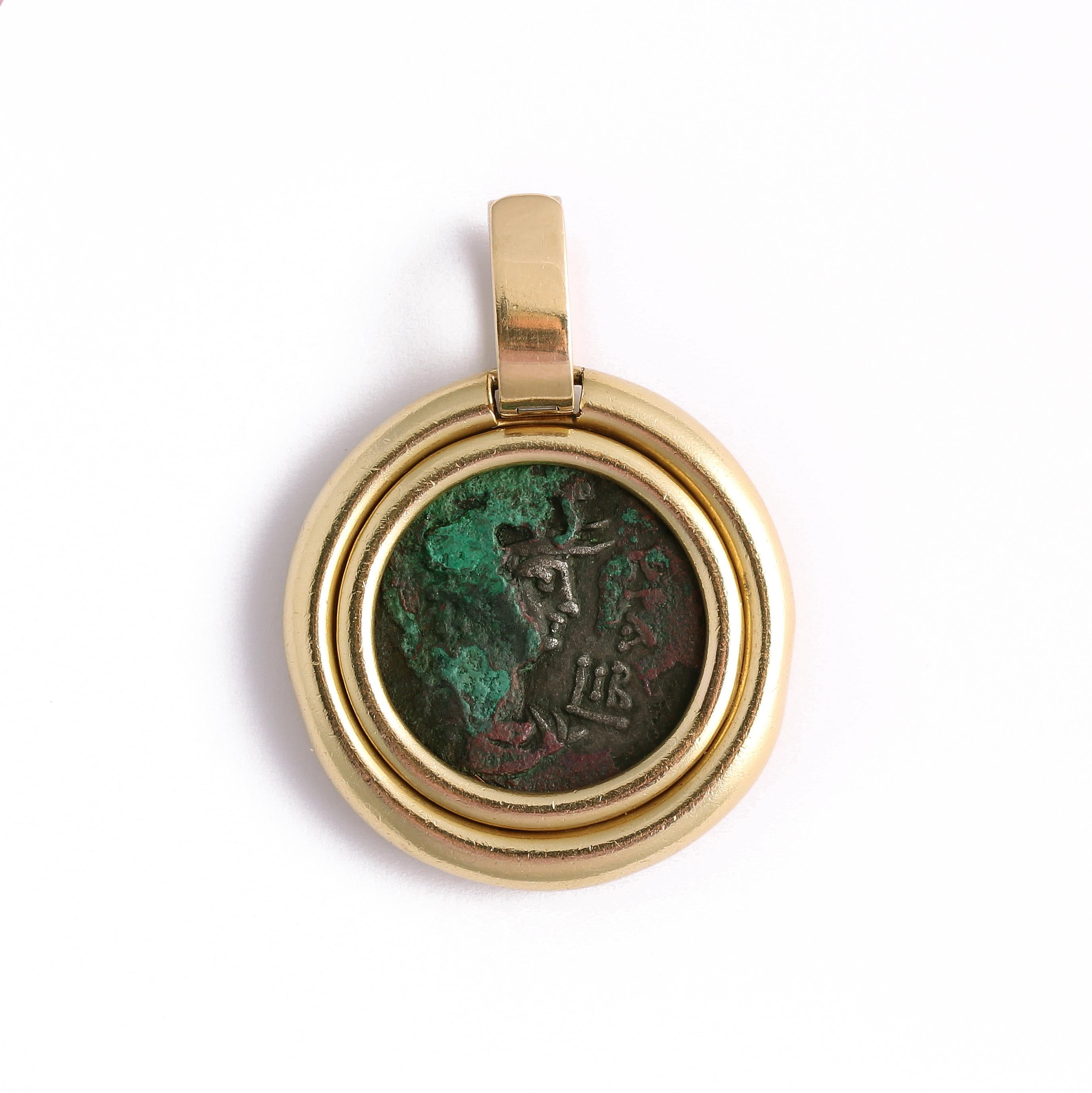 Vintage 18k Gold Roman Coin Pendant