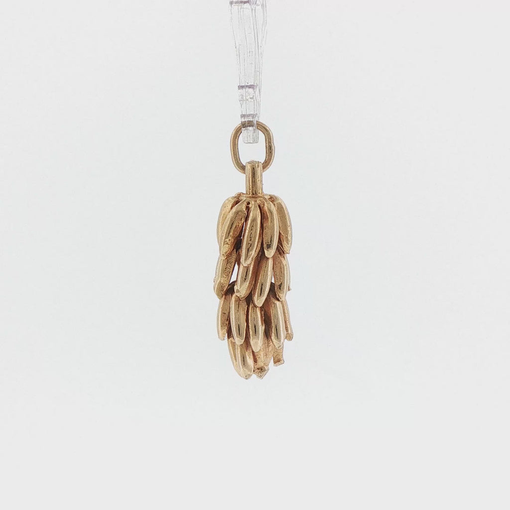 Video of a 14k yellow gold vintage banana bunch charm